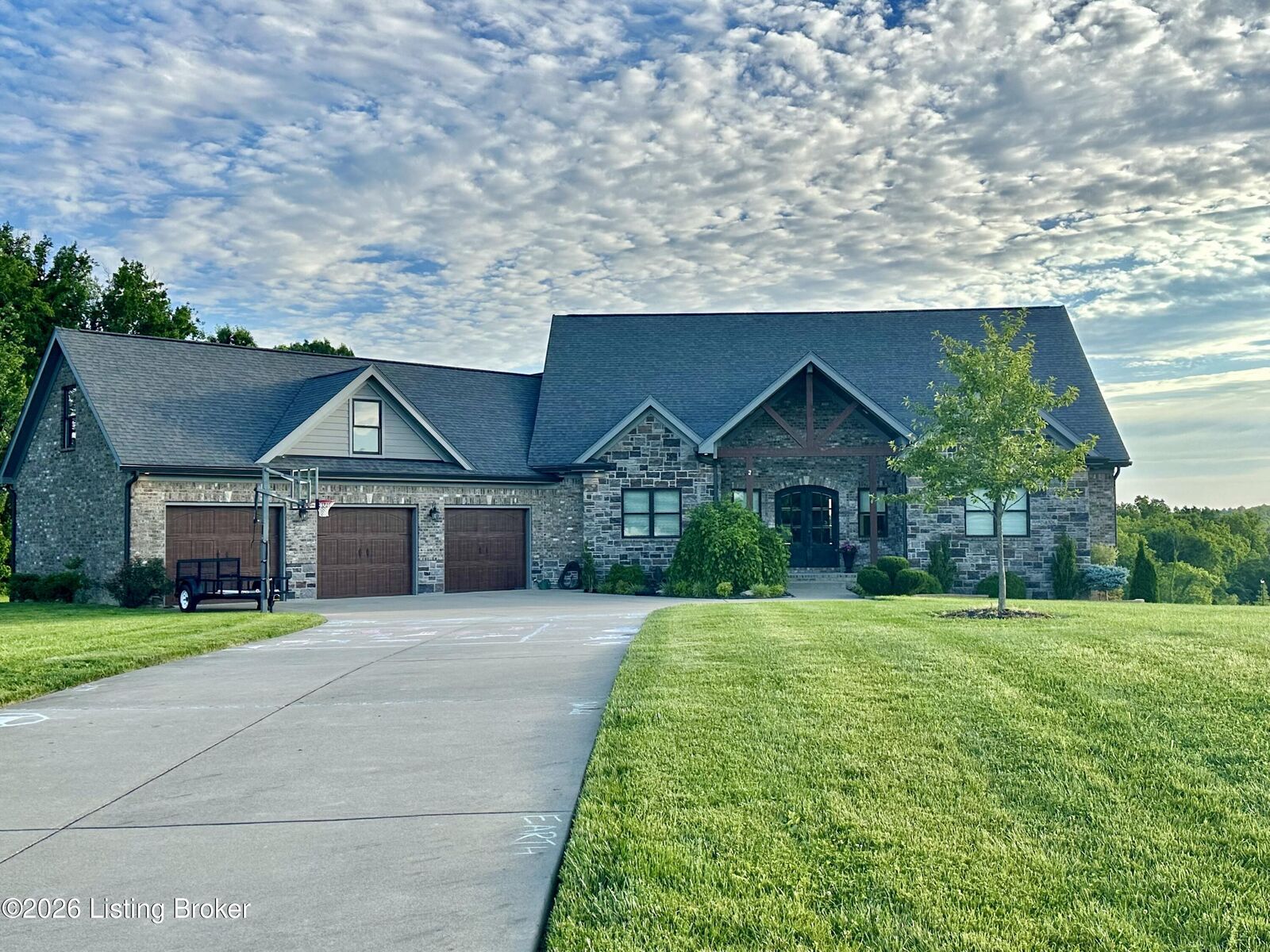 Property Photo: 279 Lansdowne Cres KY 40245