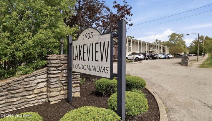 Property Photo:  1935 Gardiner Ln Apt D48  KY 40205 