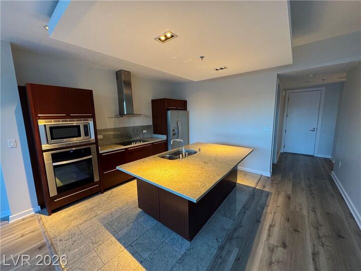 Property Photo:  
