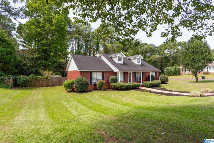 Property Photo: 921 Sedgefield Drive AL 35150