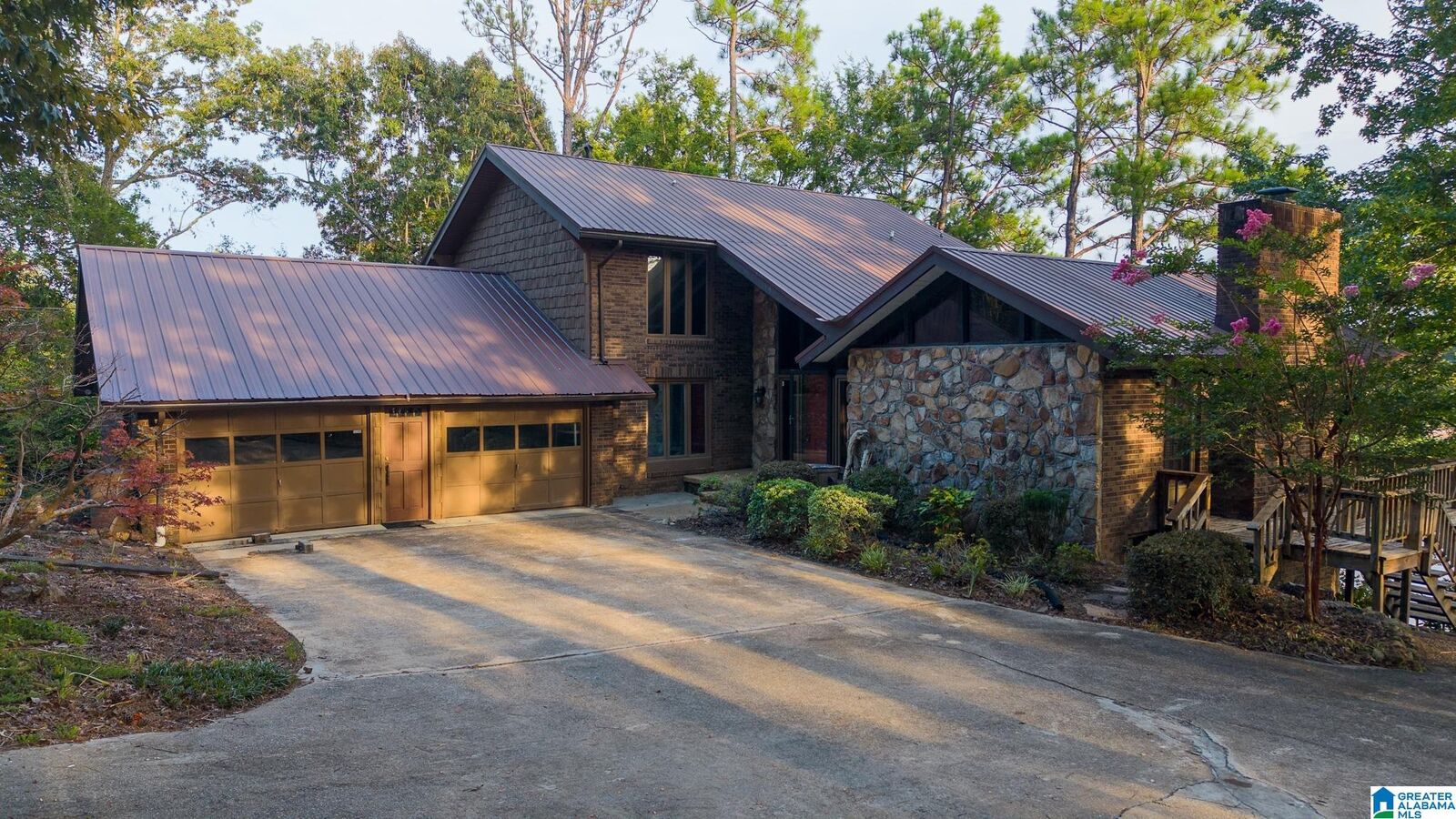 Property Photo:  740 Lake Front Drive  AL 35160 