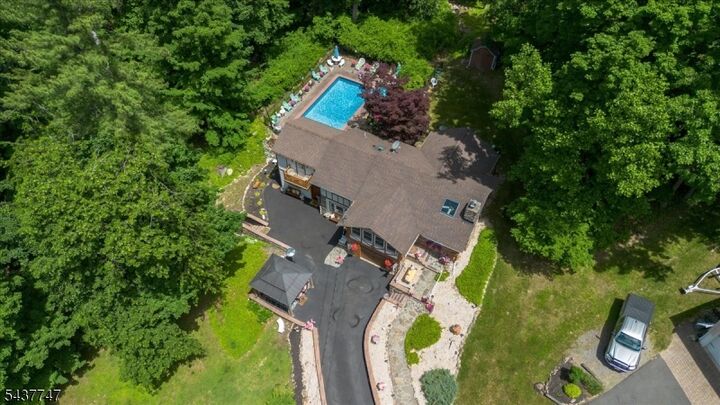 Property Photo:  1 Woodlawn Rd  NJ 07871 