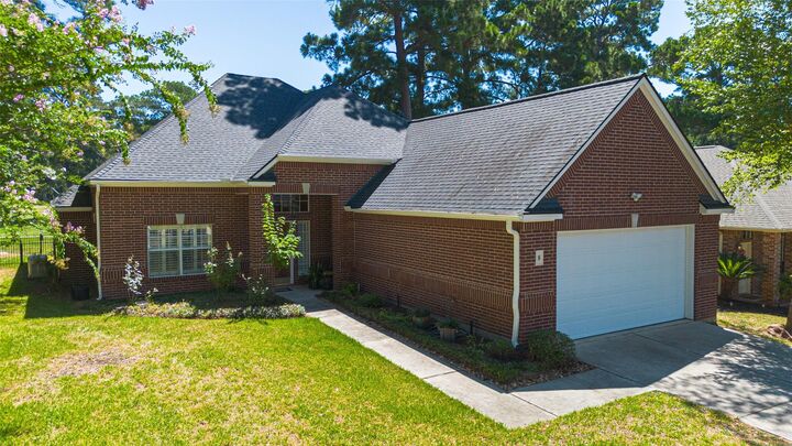Property Photo: 8 Alba Road TX 77356