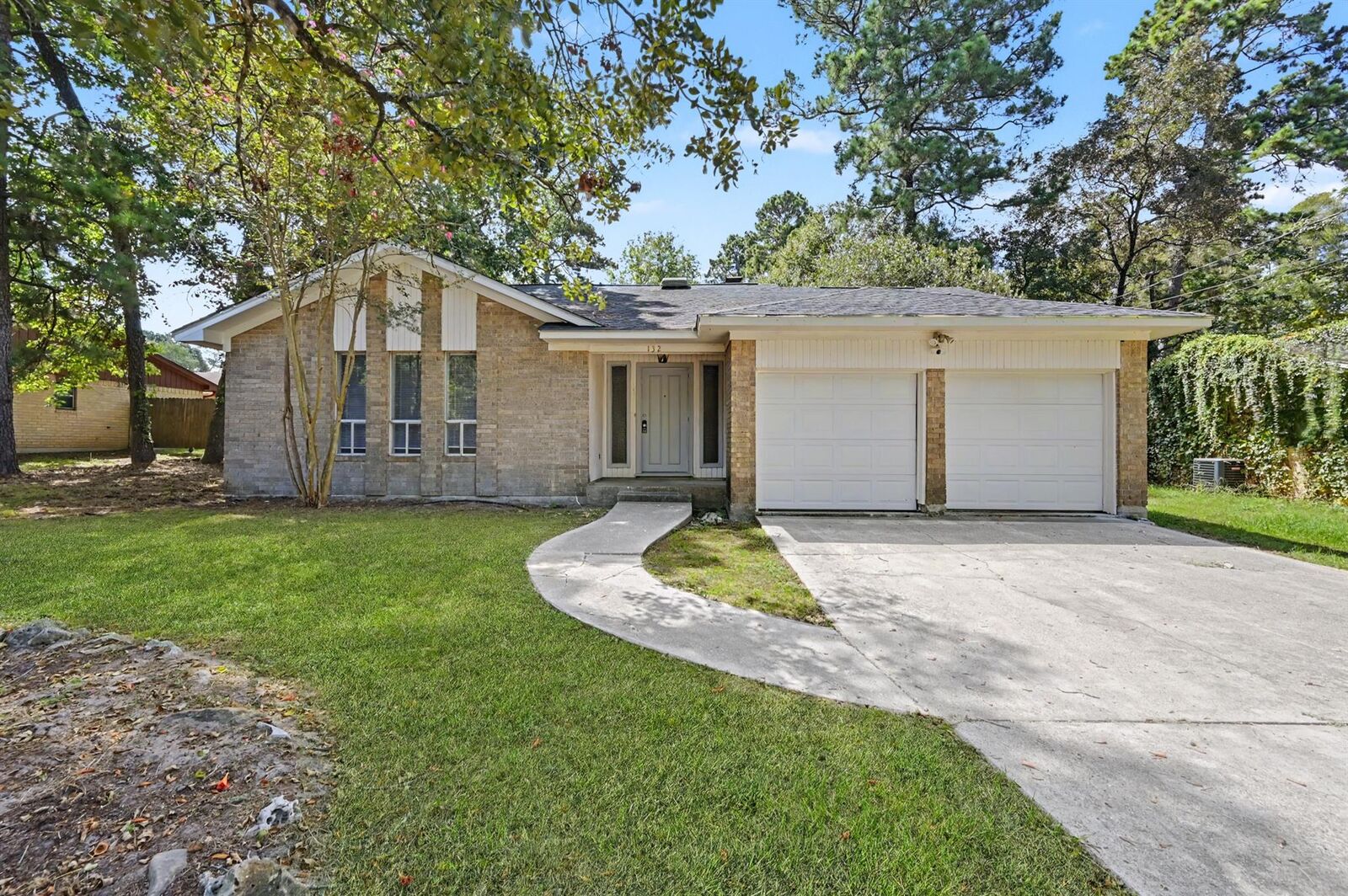 Property Photo:  132 Red Oak Ln  TX 77304 