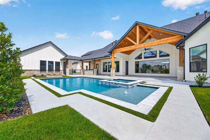 Property Photo:  8 Little Sorrell Court  TX 77377 