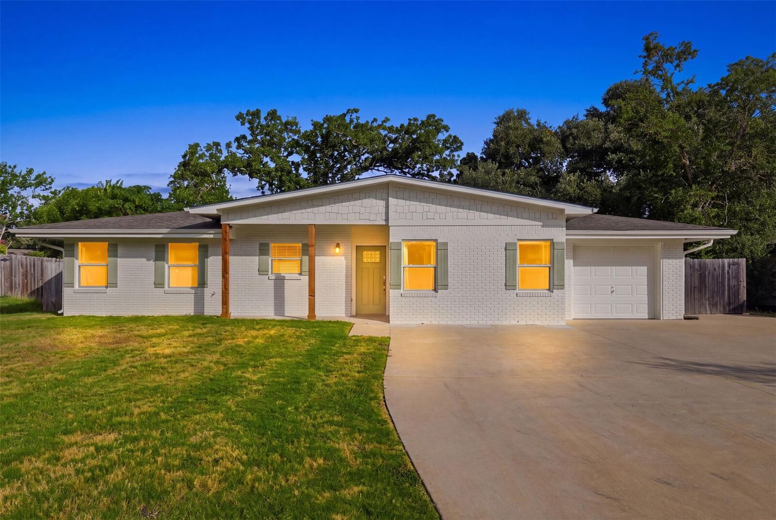 Property Photo:  304 Dunn Street  TX 77801 