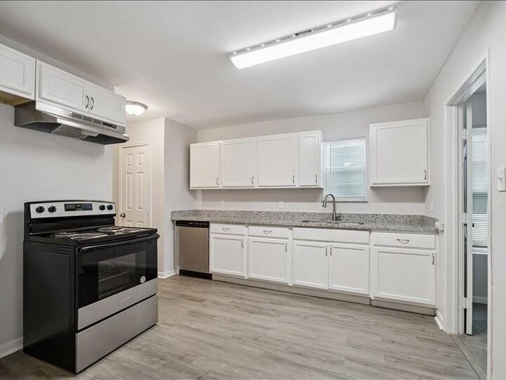 Property Photo: 820 Texas Street TX 77575