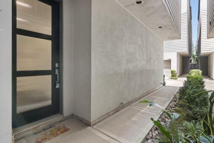 Property Photo: 2376 Commerce Street TX 77003