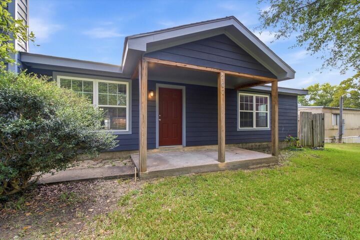 Property Photo: 707 Layl Drive TX 77575