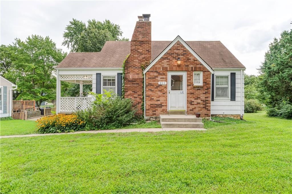 Property Photo:  211 NE 82 Terrace  MO 64118 