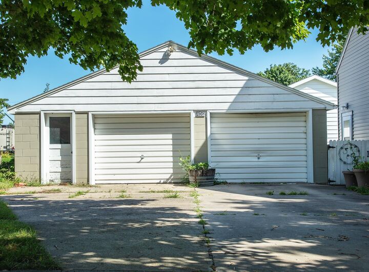 Property Photo:  406 5th Avenue  IA 50676 