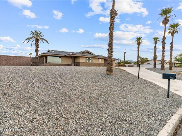 Property Photo: 2597 Tradewind Dr AZ 86403