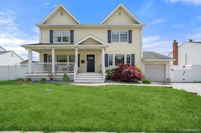 Property Photo:  47 Syosset  NY 11791 