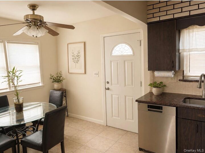 Property Photo:  