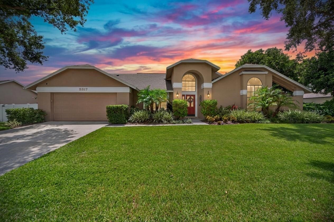 Property Photo:  2317 Eagle Bluff Drive  FL 33596 