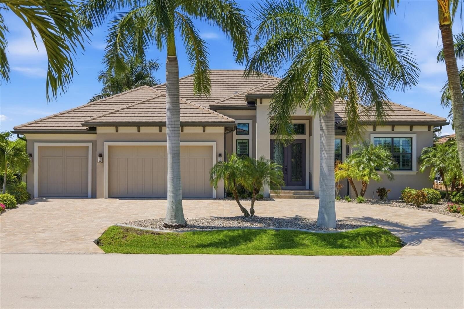 Property Photo:  1418 Kinglet Drive  FL 33950 
