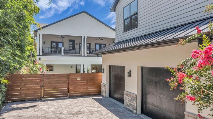 Property Photo:  1200 Edwards Lane  FL 32804 