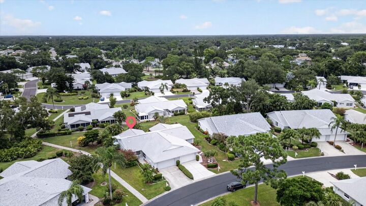 Property Photo:  5988 Bonaventure Place  FL 34243 