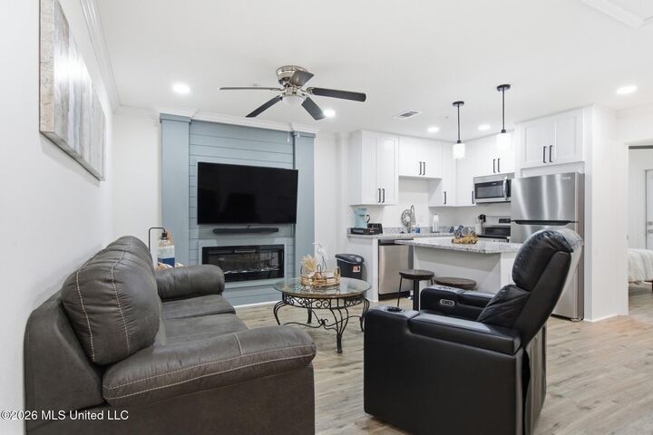 Property Photo:  400 Westbury Glen Lane  MS 39507 