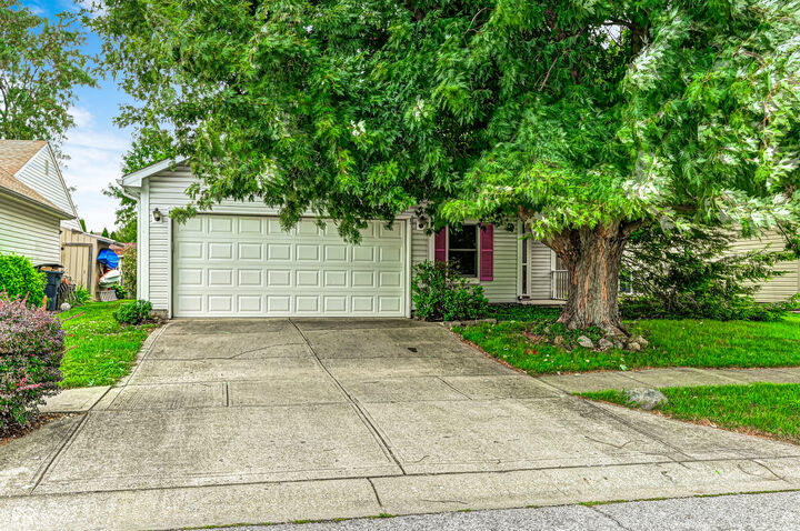 Property Photo:  40 Ashwood Circle  IN 46112 