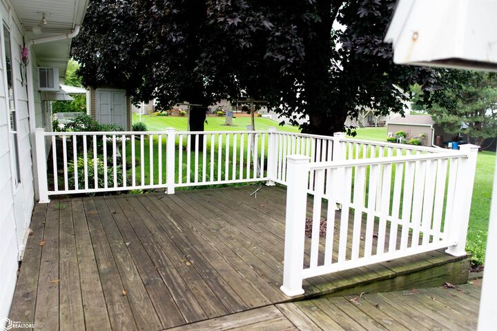 Property Photo: 706 NE 6th Street IA 50849