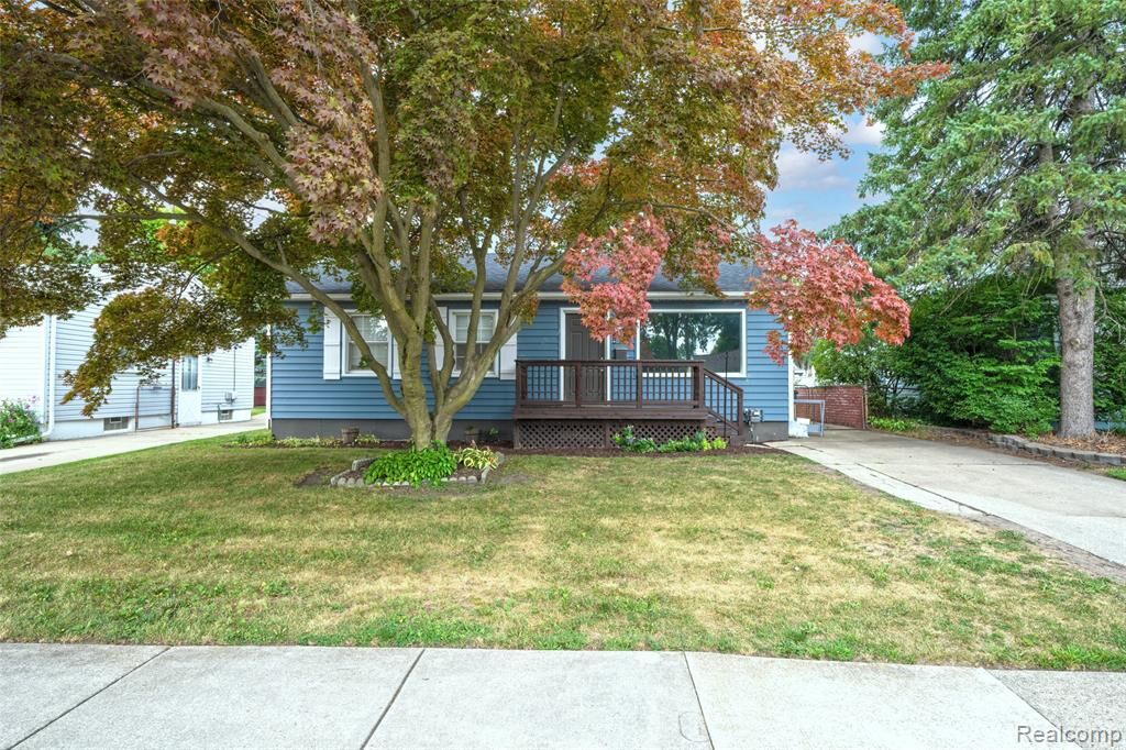 Property Photo:  1017 Amelia Avenue  MI 48073 2704 