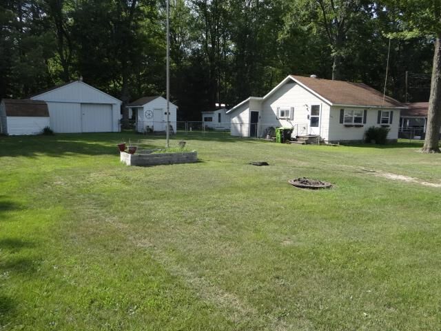 Property Photo:  4507 4508 Lakeview Drive  MI 48612 