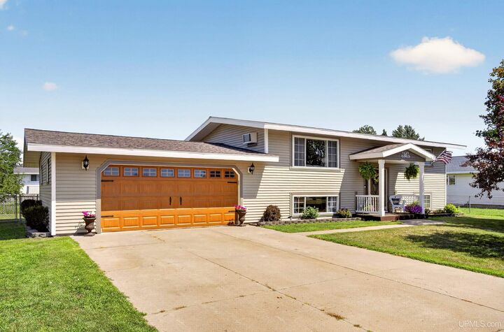 Property Photo:  1710 Glenwood Lane  MI 49849 