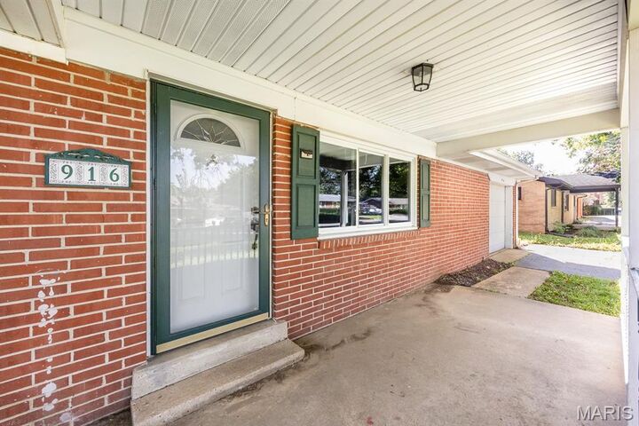 Property Photo:  916 Peony Drive  IL 62220 