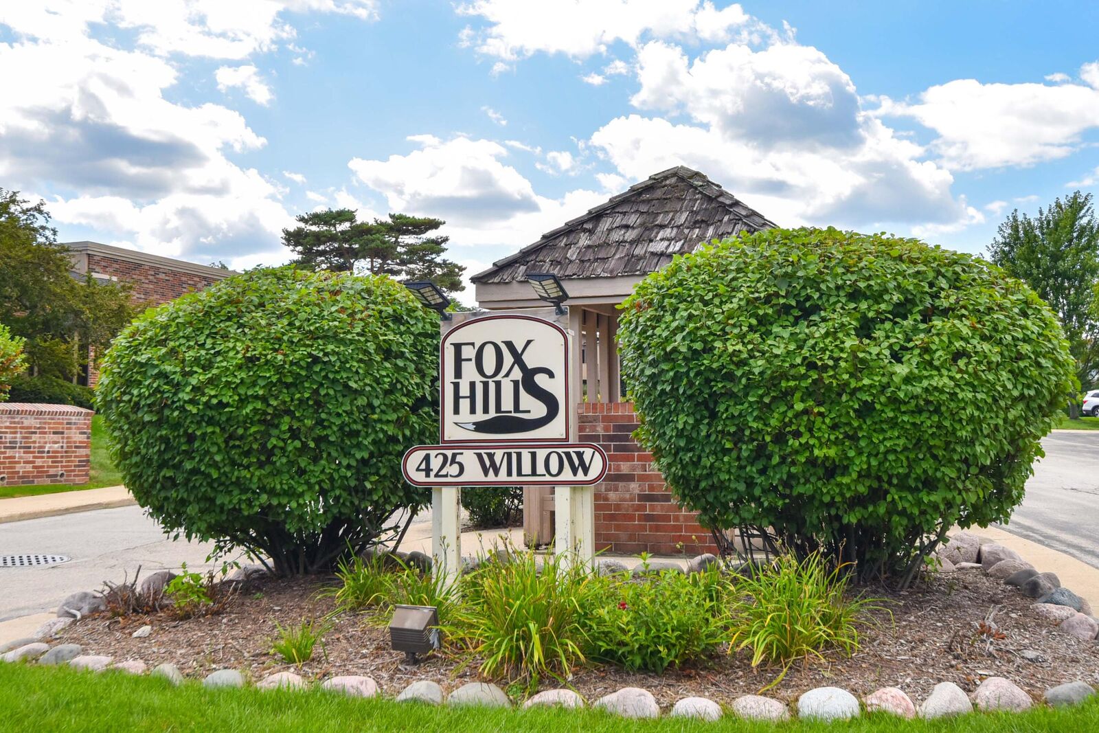Property Photo: 425 W Willow Ct WI 53217