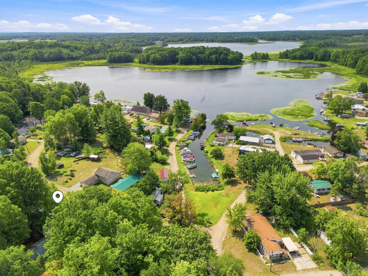 Property Photo: 18934 Hillview Boulevard MI 49305