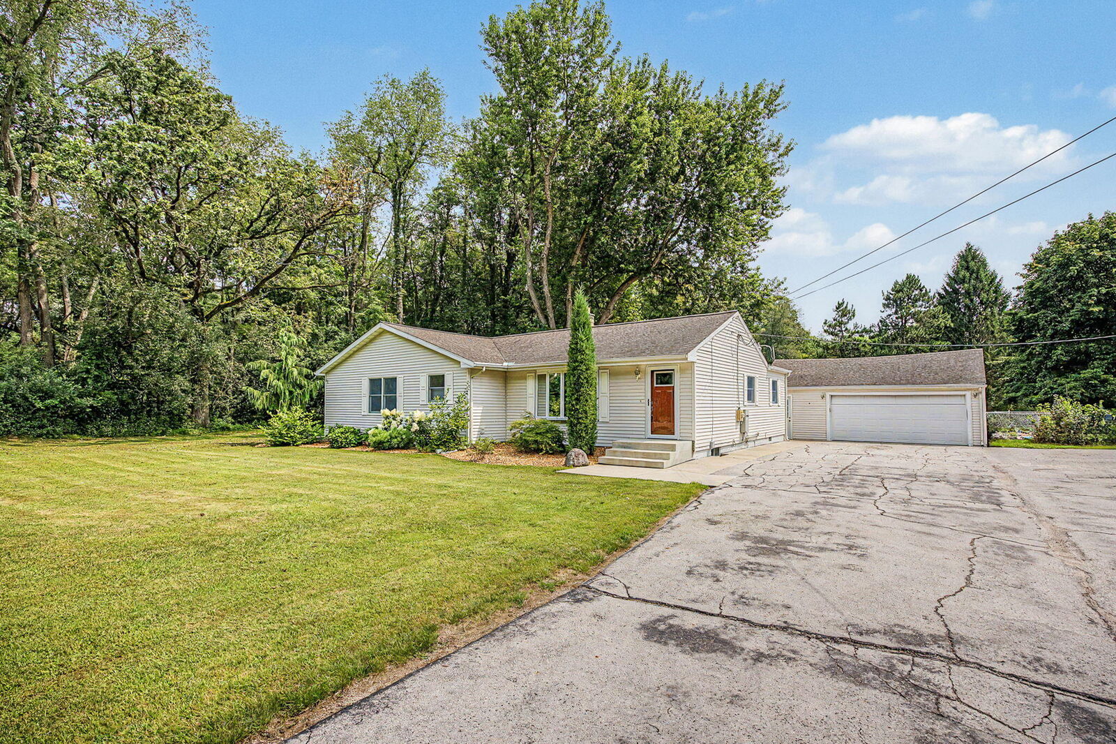Property Photo:  2511 Reynolds Road  MI 49201 