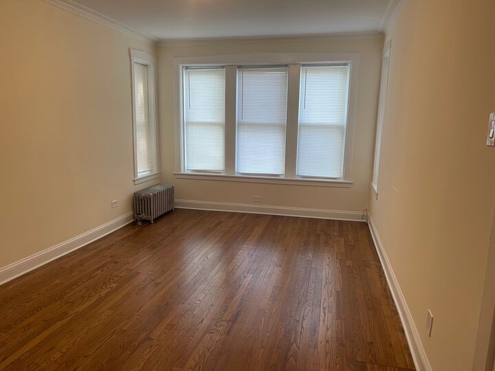 Property Photo:  2540 W Thorndale Avenue 1  IL 60659 