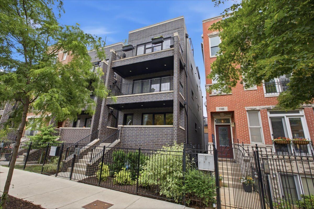 Property Photo: 1107 N Paulina Street 3 IL 60622