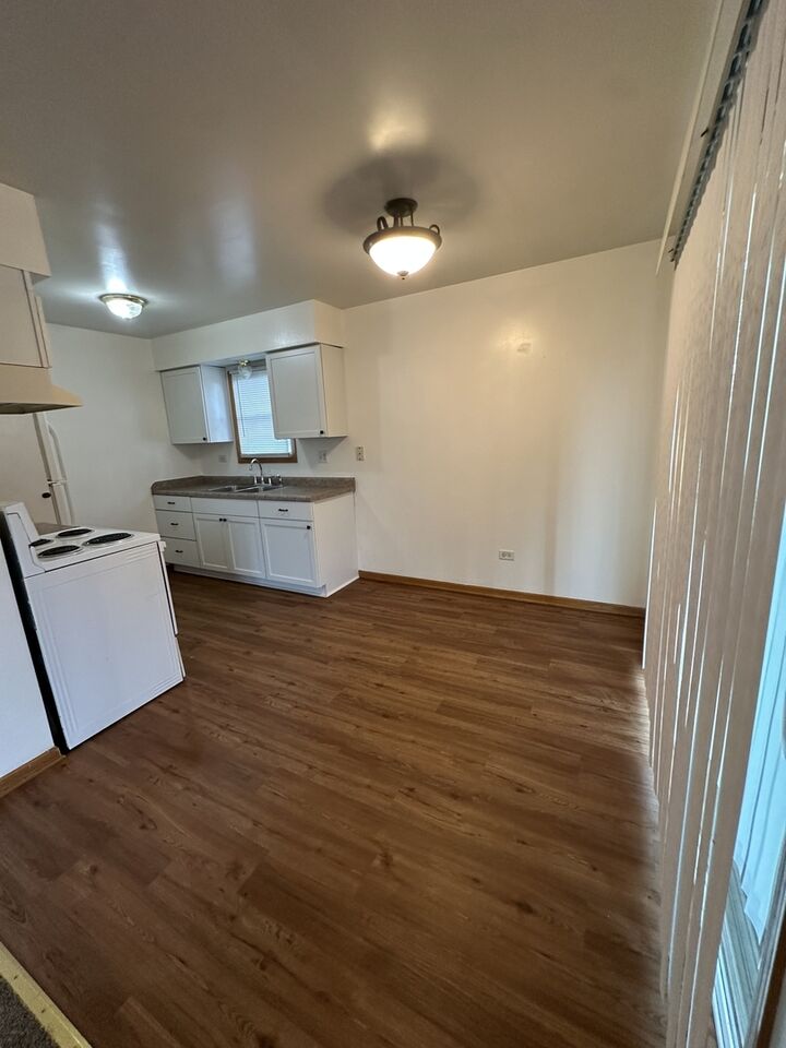 Property Photo: 465 N School Street 477 IL 60416
