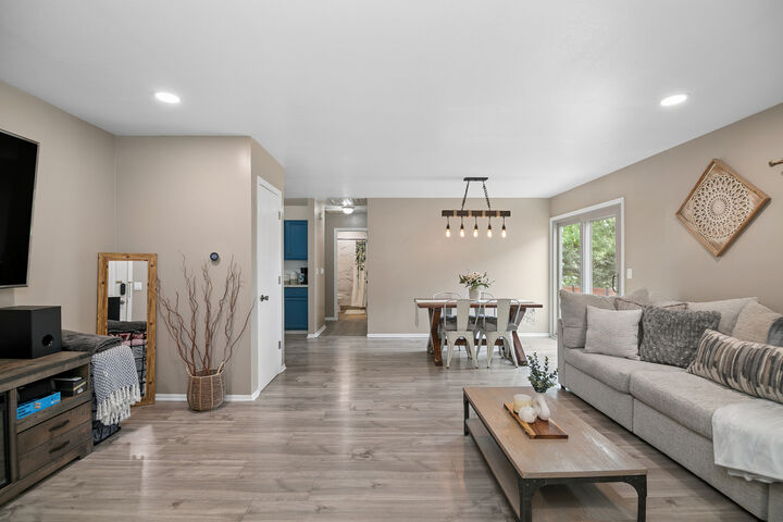 Property Photo:  1550 Girard Avenue  IL 60914 