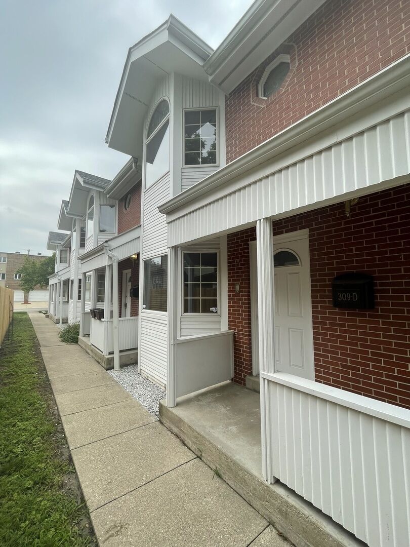 Property Photo:  309 Elgin Avenue D  IL 60130 