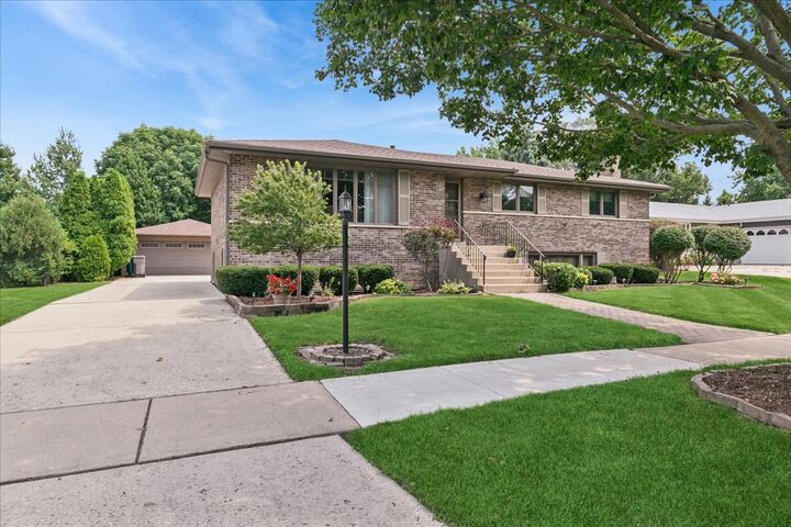 Property Photo: 14045 Terry Drive IL 60462