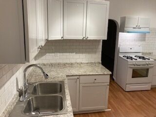 Property Photo: 3214 N Hoyne Avenue 1R IL 60618