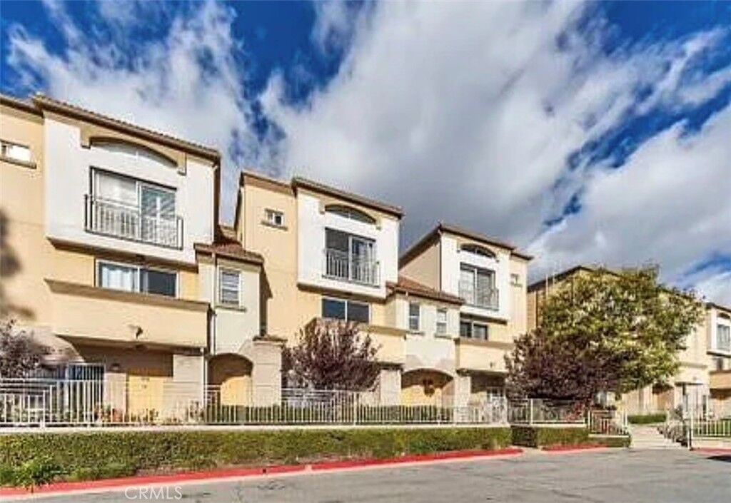 Property Photo:  5200 Premiere Hills Circle 244  CA 91364 