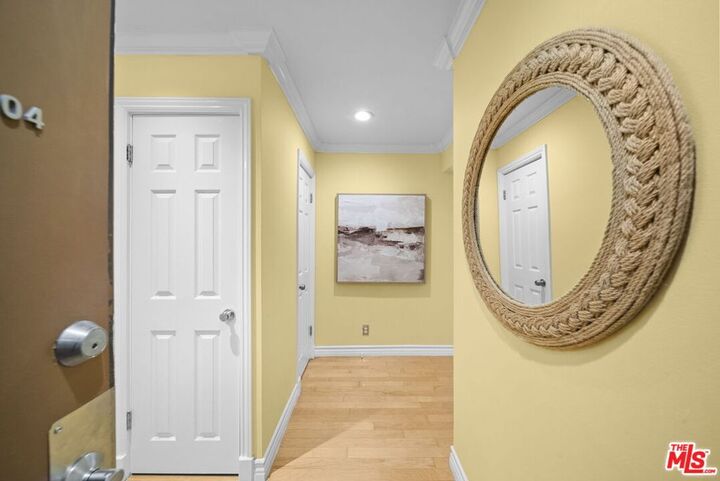 Property Photo:  630 Idaho Avenue 204  CA 90403 