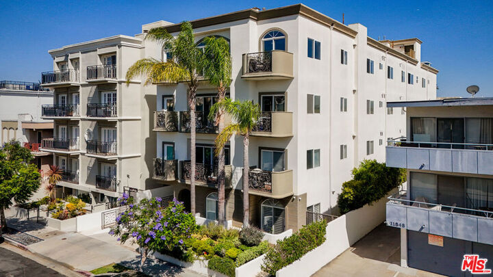 Property Photo:  11840 Dorothy Street 302  CA 90049 
