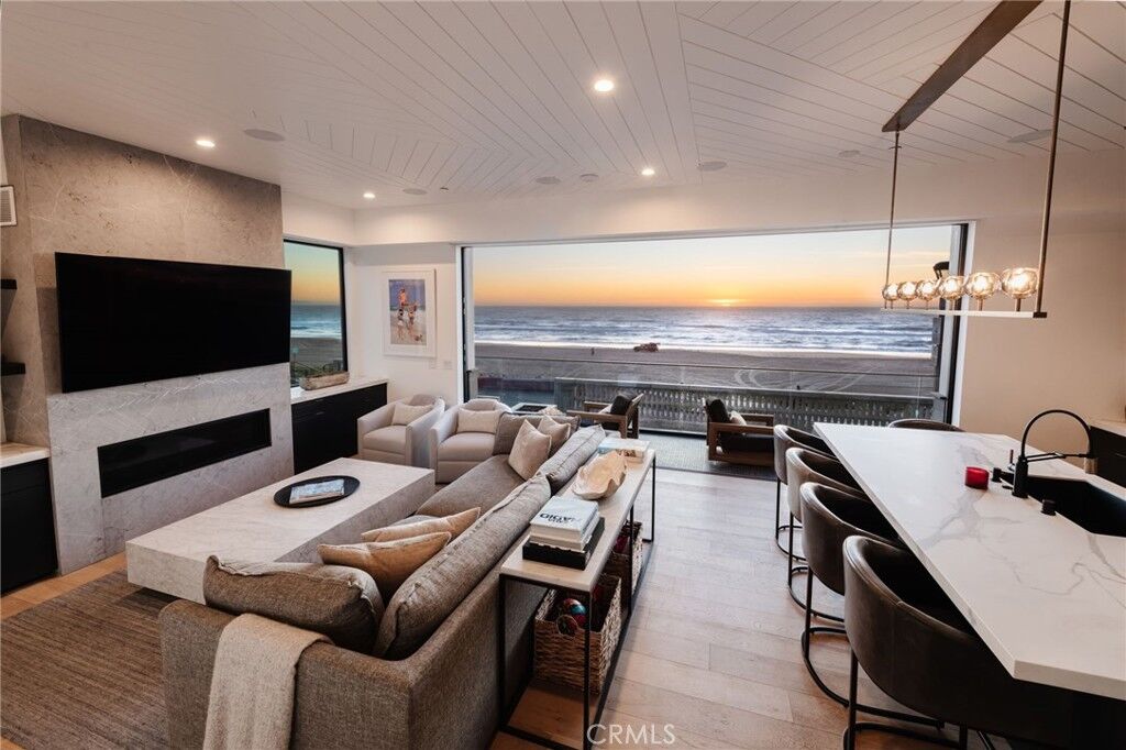 Property Photo: 2200 The Strand A CA 90266