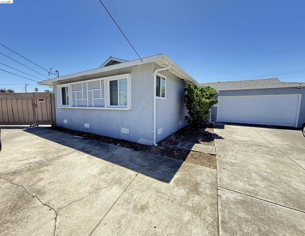 Property Photo:  8096 Juniper Ave  CA 94560 