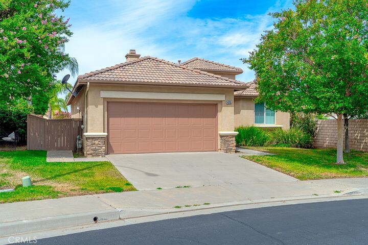 Property Photo:  14741 White Mountain Way  CA 92555 