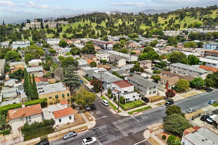 Property Photo:  3151 W Avenue 32  CA 90065 