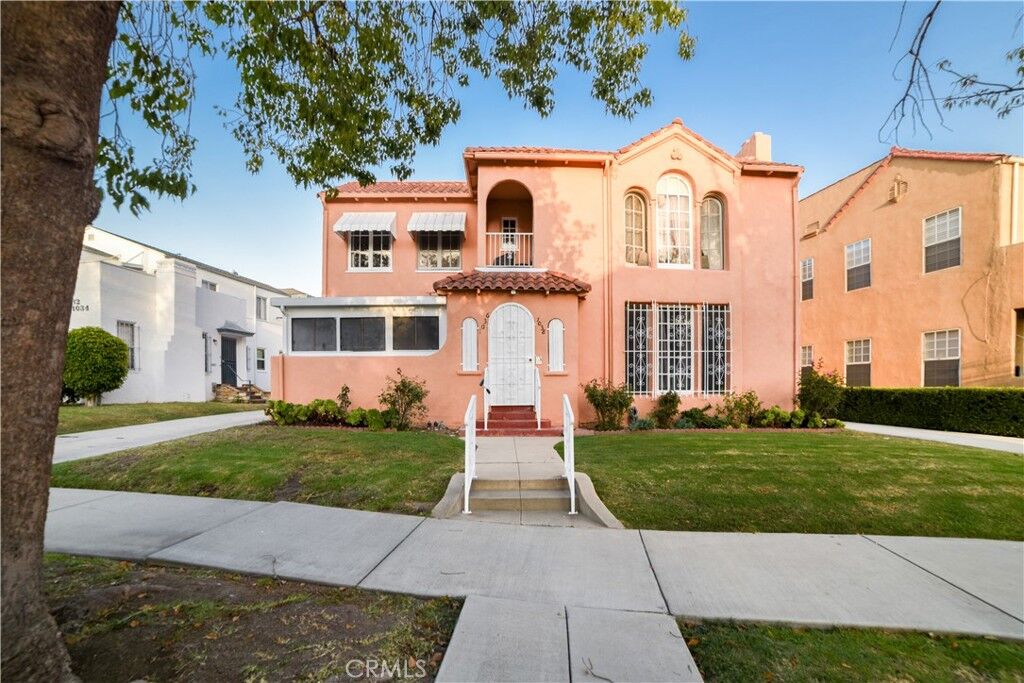 Property Photo:  1036 S Citrus Avenue  CA 90019 