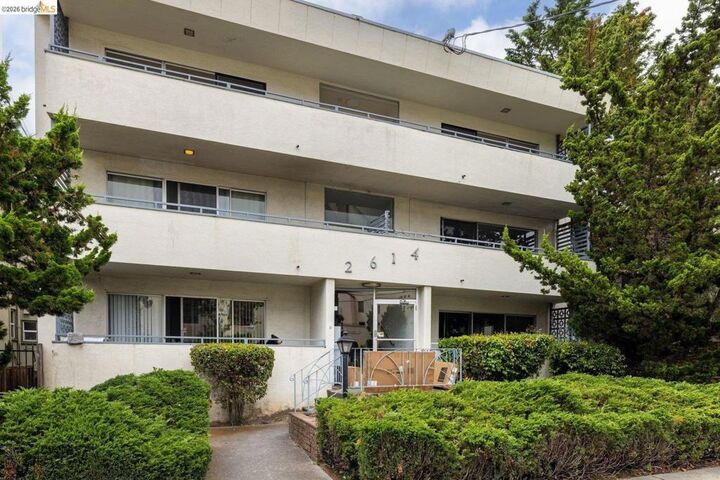 Property Photo: 2614 Warring St 9 CA 94704