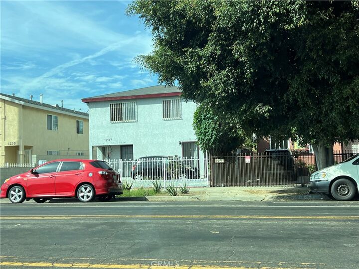 Property Photo: 1237 E 28th CA 90011