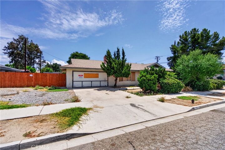 Property Photo:  692 S Carmalita  CA 92543 